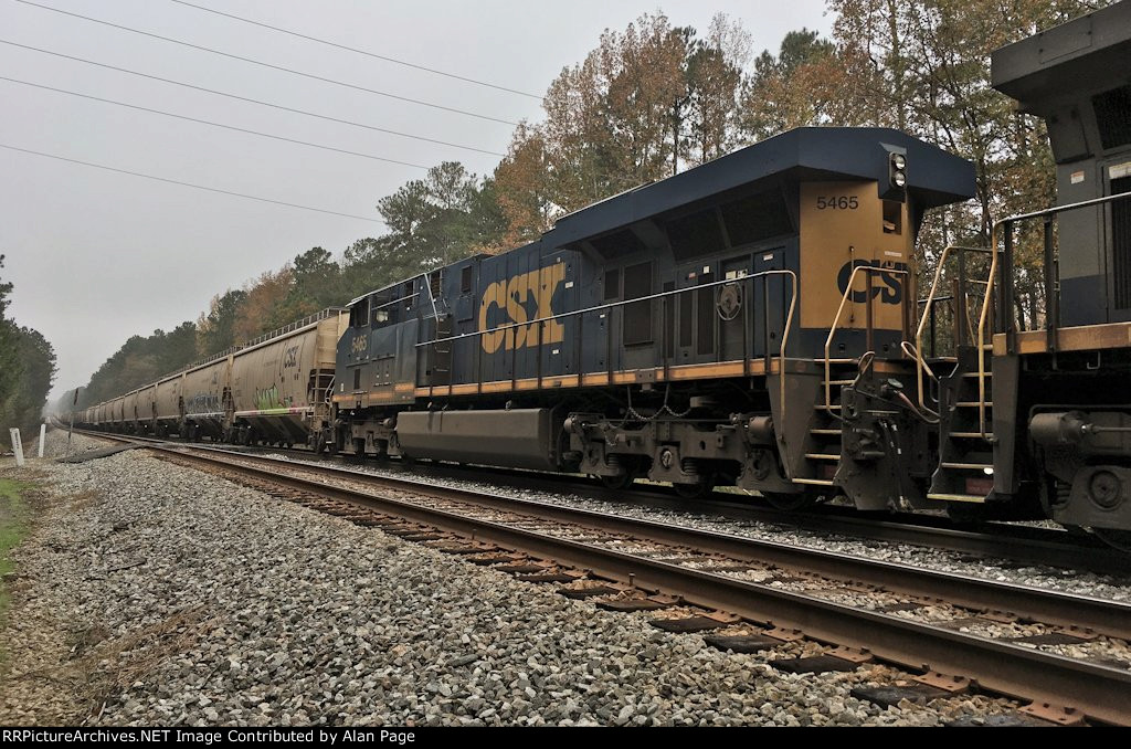 CSX 5465 waits for green with a line of covered hoppers